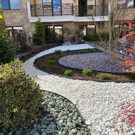 Luxury Penthouse Apartments At Valencia Gardens *