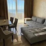 Apartment Luxury Penthouse At Valencia Gardens
