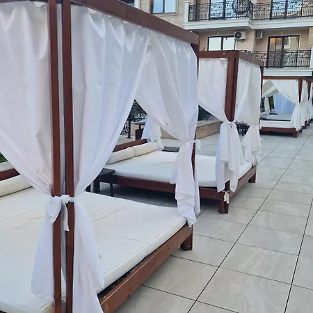 Luxury Penthouse Apartments At Valencia Gardens *